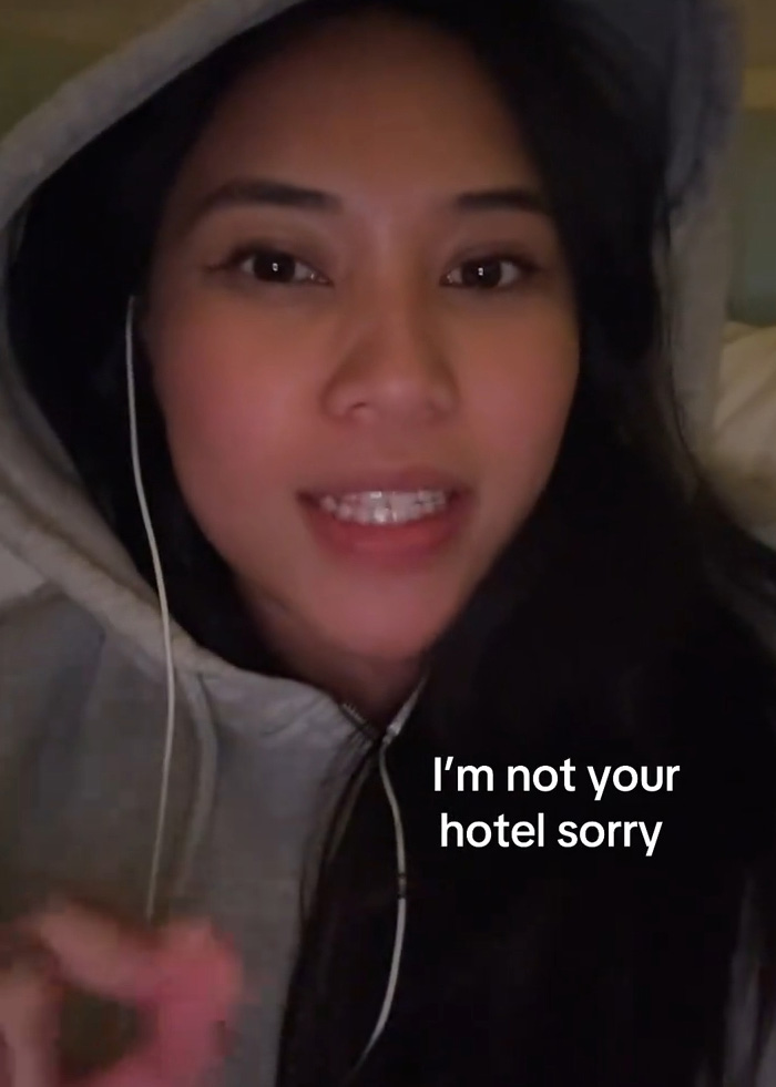 Woman Sparks Outrage After She Says Friends Aren’t Entitled To Her Couch Just Because NYC Hotels Are Expensive Woman Sparks Outrage After She Says Friends Aren’t Entitled To Her Couch Just Because NYC Hotels Are Expensive
