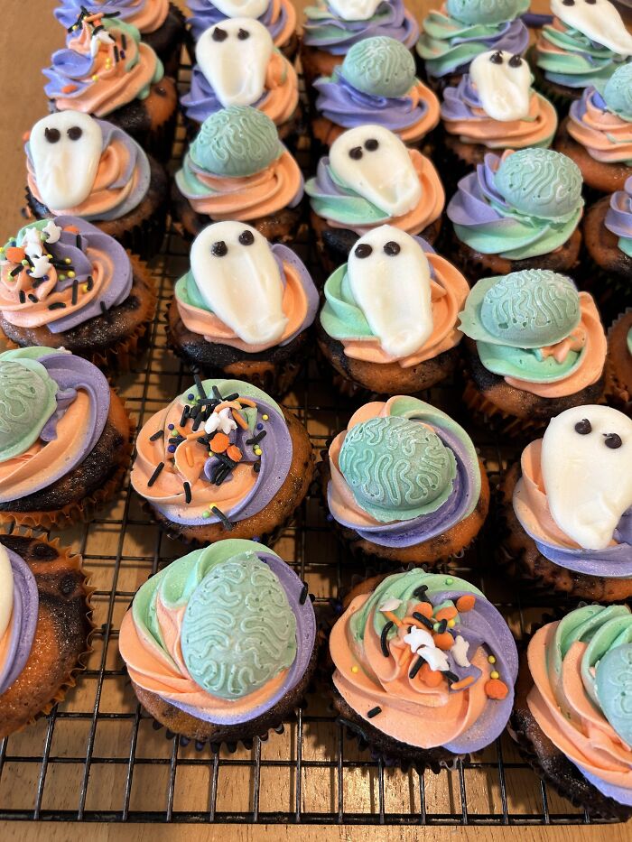 68 Halloween Foods That Look So Wrong, You Might Forget They’re Supposed To Be Snacks 68 Halloween Foods That Look So Wrong, You Might Forget They’re Supposed To Be Snacks