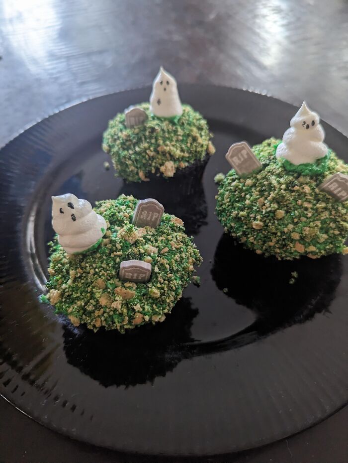 68 Halloween Foods That Look So Wrong, You Might Forget They’re Supposed To Be Snacks 68 Halloween Foods That Look So Wrong, You Might Forget They’re Supposed To Be Snacks