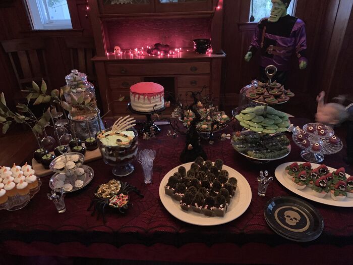 68 Halloween Foods That Look So Wrong, You Might Forget They’re Supposed To Be Snacks 68 Halloween Foods That Look So Wrong, You Might Forget They’re Supposed To Be Snacks