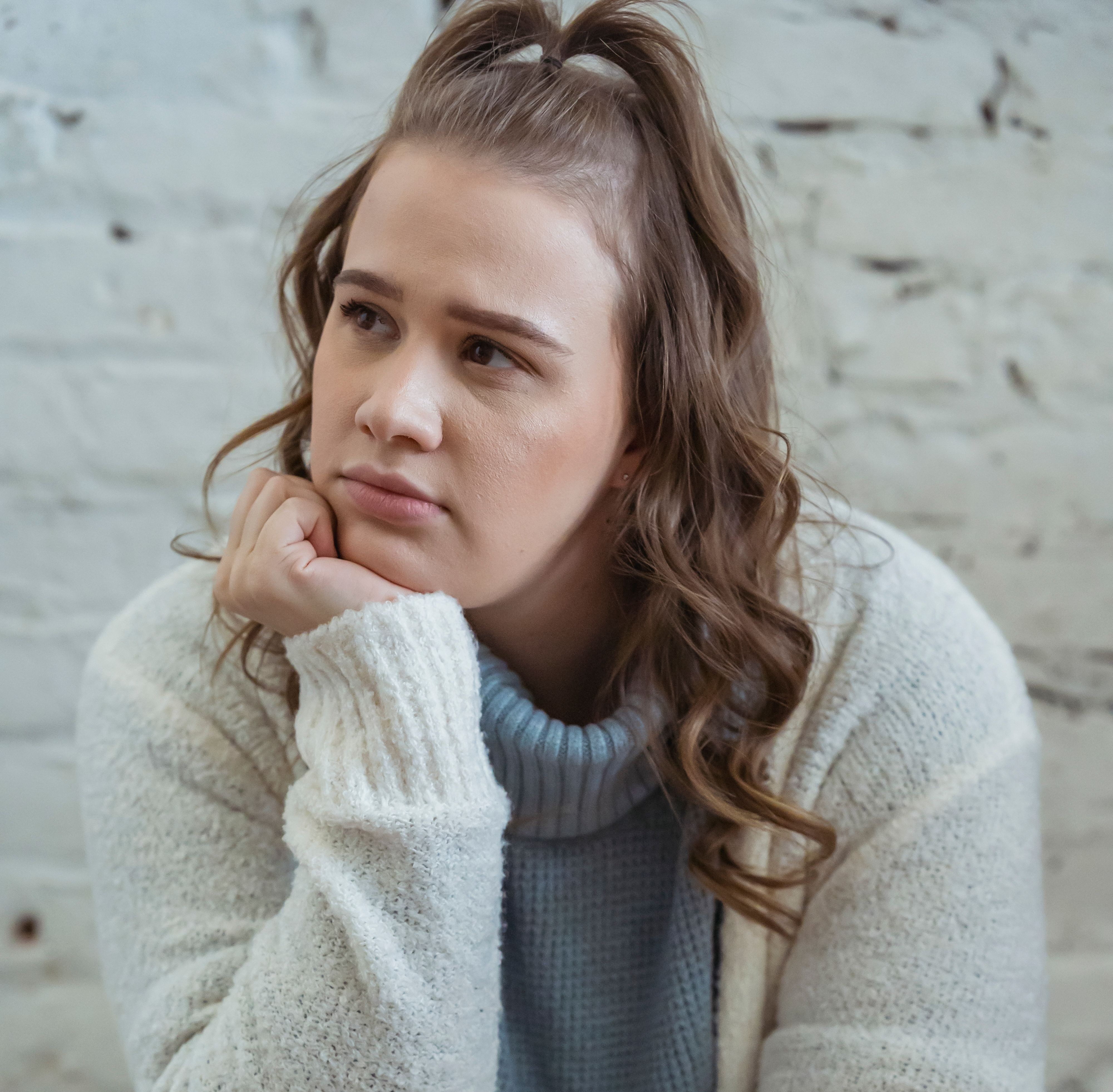 Childfree Woman Keeps Bragging About All Her Free Time, Guy Notices That Something Is Off