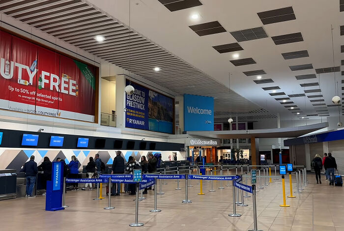 “Most Egregious Airport Gate Change In History”: Airline Blasted Over “Diabolical” Last-Minute Notice “Most Egregious Airport Gate Change In History”: Airline Blasted Over “Diabolical” Last-Minute Notice