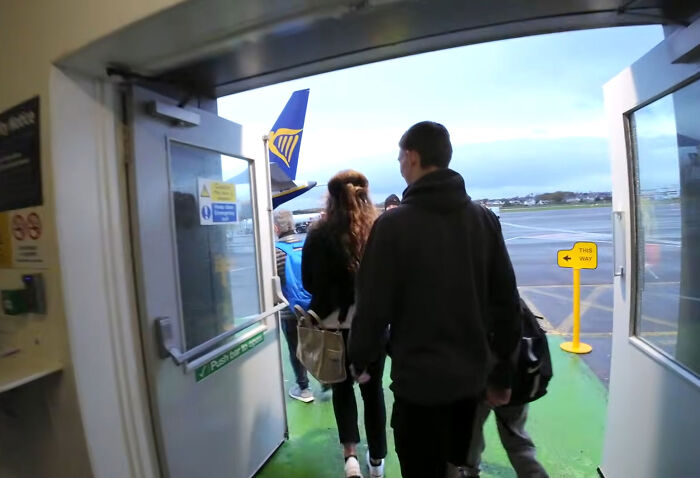 “Most Egregious Airport Gate Change In History”: Airline Blasted Over “Diabolical” Last-Minute Notice “Most Egregious Airport Gate Change In History”: Airline Blasted Over “Diabolical” Last-Minute Notice