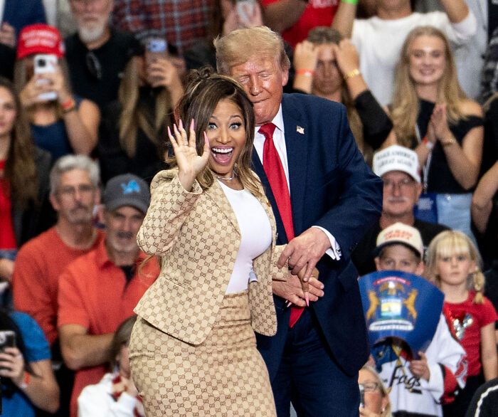 &ldquo;She Can Barely Move&rdquo;: Nicki Minaj Sparks Concern As People Notice Her Unusual Walk At Trump Rally
