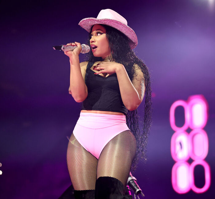 &ldquo;She Can Barely Move&rdquo;: Nicki Minaj Sparks Concern As People Notice Her Unusual Walk At Trump Rally