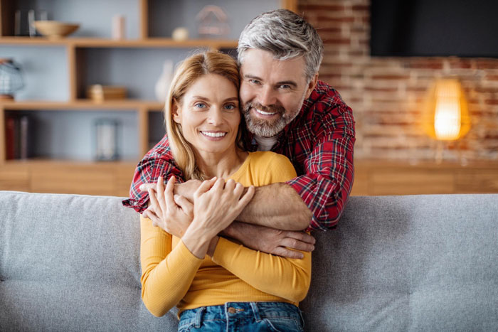 Mysterious Date Shows Off His Cash, Asks Her Not To Tell Anyone, Then Vanishes From The Dating App Mysterious Date Shows Off His Cash, Asks Her Not To Tell Anyone, Then Vanishes From The Dating App