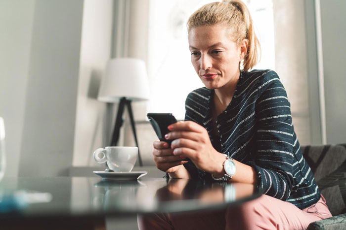 Mysterious Date Shows Off His Cash, Asks Her Not To Tell Anyone, Then Vanishes From The Dating App Mysterious Date Shows Off His Cash, Asks Her Not To Tell Anyone, Then Vanishes From The Dating App