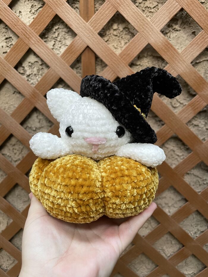 86 Fun And Spooky Crochet Projects People Rushed To Finish Before Halloween