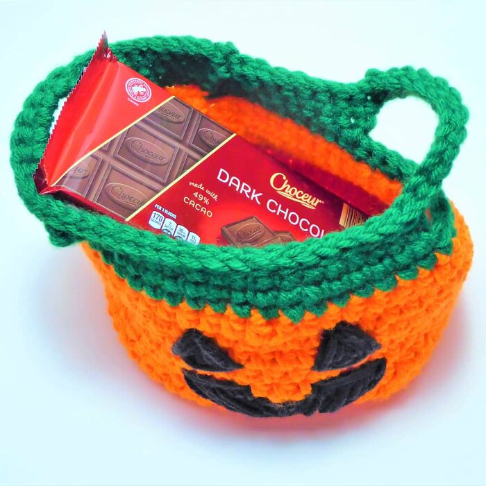 86 Fun And Spooky Crochet Projects People Rushed To Finish Before Halloween