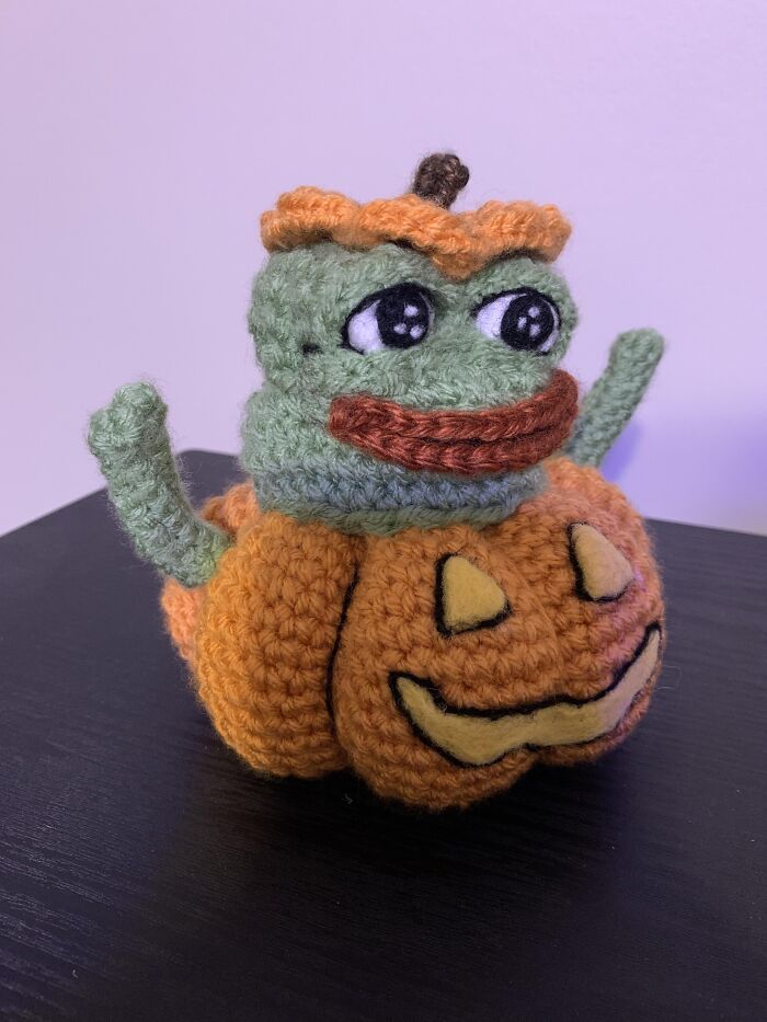86 Fun And Spooky Crochet Projects People Rushed To Finish Before Halloween