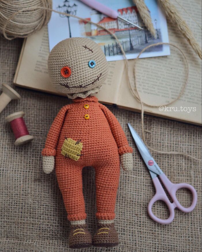 86 Fun And Spooky Crochet Projects People Rushed To Finish Before Halloween