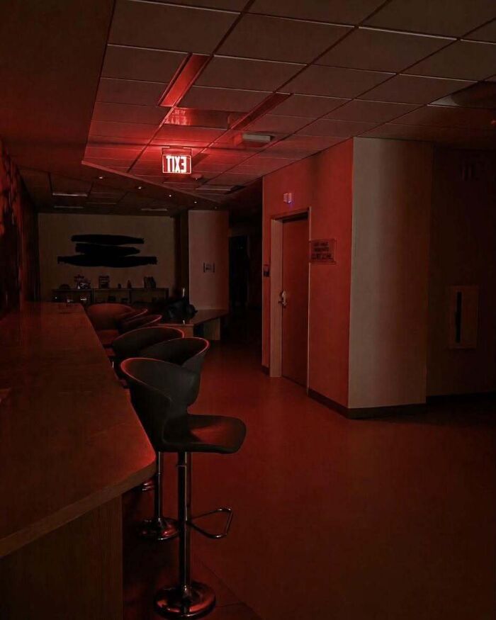 49 Real-Life Photos That Look Like Someone Accidentally Stepped Into A Horror Movie