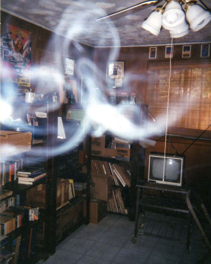 49 Real-Life Photos That Look Like Someone Accidentally Stepped Into A Horror Movie