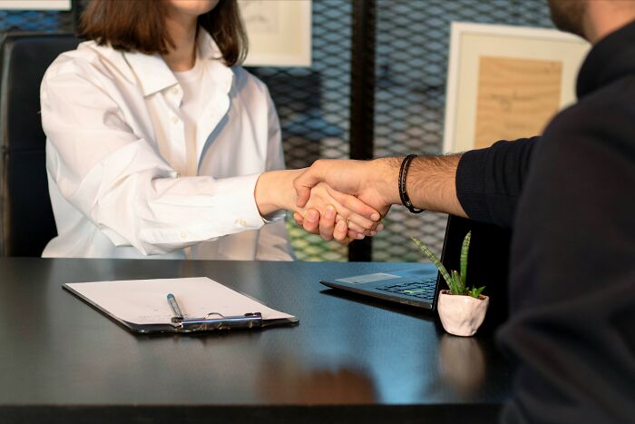 50 Industry Insiders Reveal What Really Happens Behind The Scenes At Companies People Trust