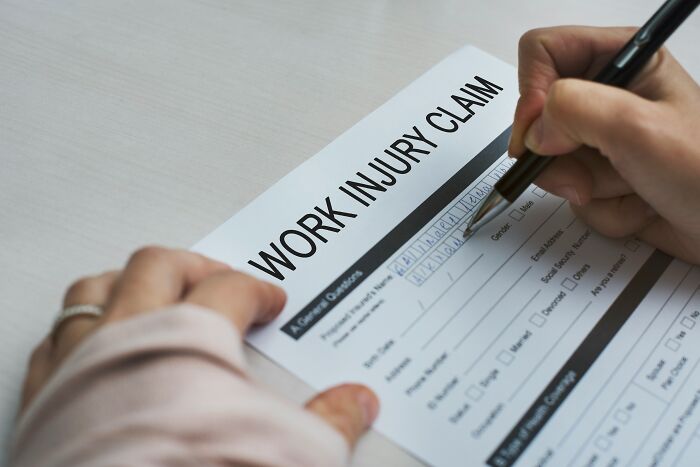 50 Industry Insiders Reveal What Really Happens Behind The Scenes At Companies People Trust