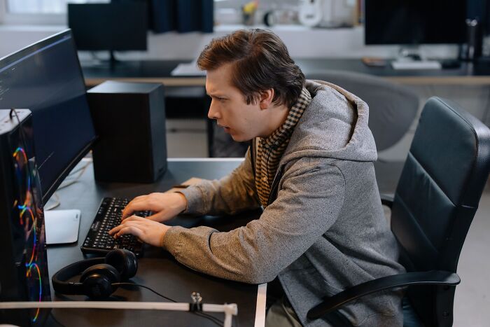 50 Industry Insiders Reveal What Really Happens Behind The Scenes At Companies People Trust
