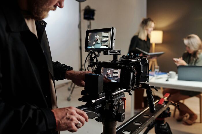 50 Industry Insiders Reveal What Really Happens Behind The Scenes At Companies People Trust
