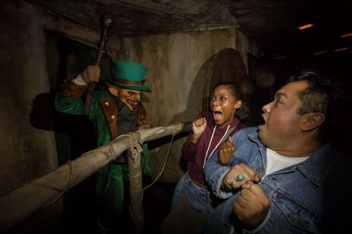89 Haunted House Photos Taken At The Exact Moment People Completely Lost It 89 Haunted House Photos Taken At The Exact Moment People Completely Lost It