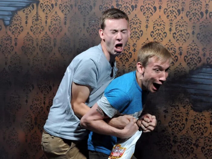 89 Haunted House Photos Taken At The Exact Moment People Completely Lost It 89 Haunted House Photos Taken At The Exact Moment People Completely Lost It