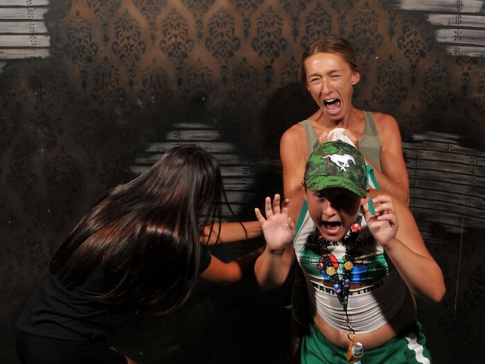 89 Haunted House Photos Taken At The Exact Moment People Completely Lost It 89 Haunted House Photos Taken At The Exact Moment People Completely Lost It