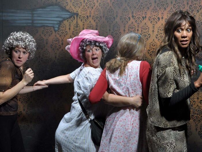 89 Haunted House Photos Taken At The Exact Moment People Completely Lost It 89 Haunted House Photos Taken At The Exact Moment People Completely Lost It