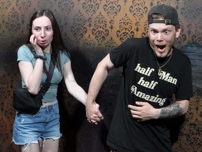 89 Haunted House Photos Taken At The Exact Moment People Completely Lost It 89 Haunted House Photos Taken At The Exact Moment People Completely Lost It