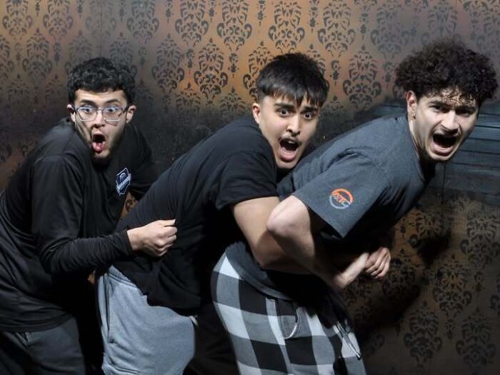 89 Haunted House Photos Taken At The Exact Moment People Completely Lost It 89 Haunted House Photos Taken At The Exact Moment People Completely Lost It