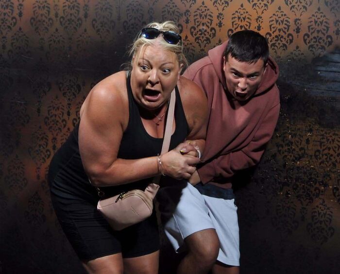 89 Haunted House Photos Taken At The Exact Moment People Completely Lost It 89 Haunted House Photos Taken At The Exact Moment People Completely Lost It