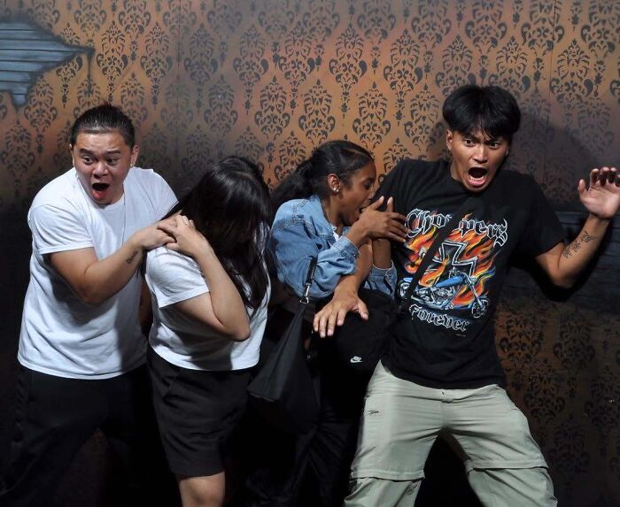 89 Haunted House Photos Taken At The Exact Moment People Completely Lost It 89 Haunted House Photos Taken At The Exact Moment People Completely Lost It