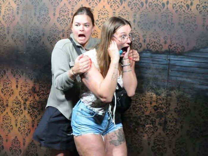 89 Haunted House Photos Taken At The Exact Moment People Completely Lost It 89 Haunted House Photos Taken At The Exact Moment People Completely Lost It