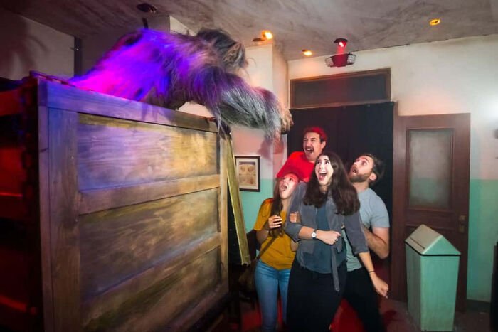 89 Haunted House Photos Taken At The Exact Moment People Completely Lost It 89 Haunted House Photos Taken At The Exact Moment People Completely Lost It