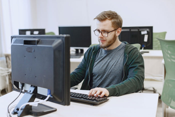 Boss Throws Loyal IT Guy Under The Bus For A New Manager Who Barely Knows The Job Boss Throws Loyal IT Guy Under The Bus For A New Manager Who Barely Knows The Job