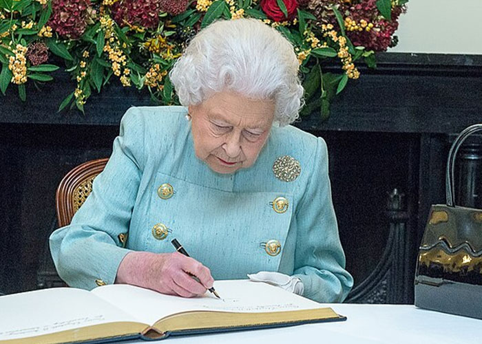 5 Words The Queen Wrote In Her Diary 2 Days Before She Left This World Have Finally Been Made Public 5 Words The Queen Wrote In Her Diary 2 Days Before She Left This World Have Finally Been Made Public