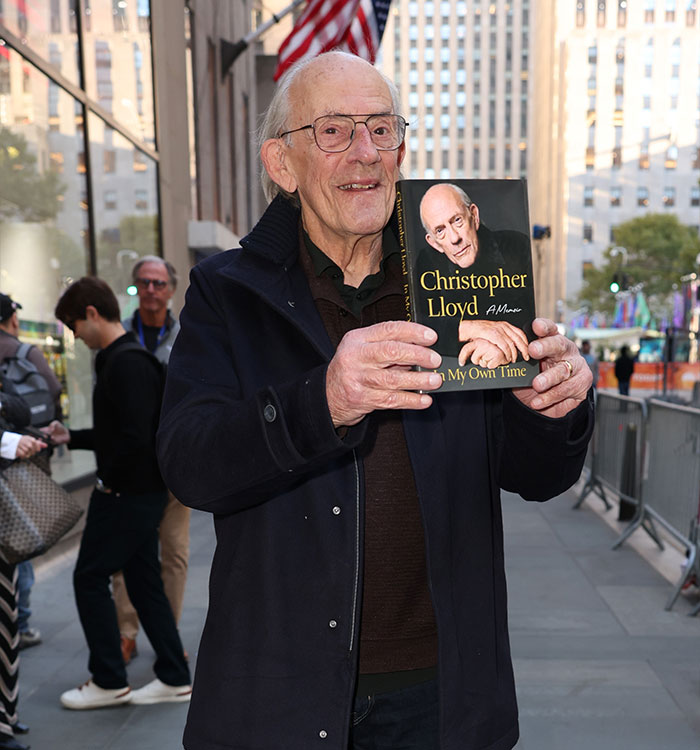 Christopher Lloyd, 88, Reveals Private Battle That Nearly Cost Him Everything: “I Was Hooked” Christopher Lloyd, 88, Reveals Private Battle That Nearly Cost Him Everything: “I Was Hooked”