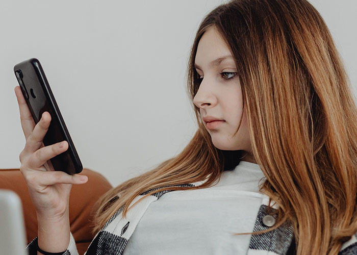 Mom And Daughter Appalled After Aunt’s Halloween Invite Shows How Entitled She Is