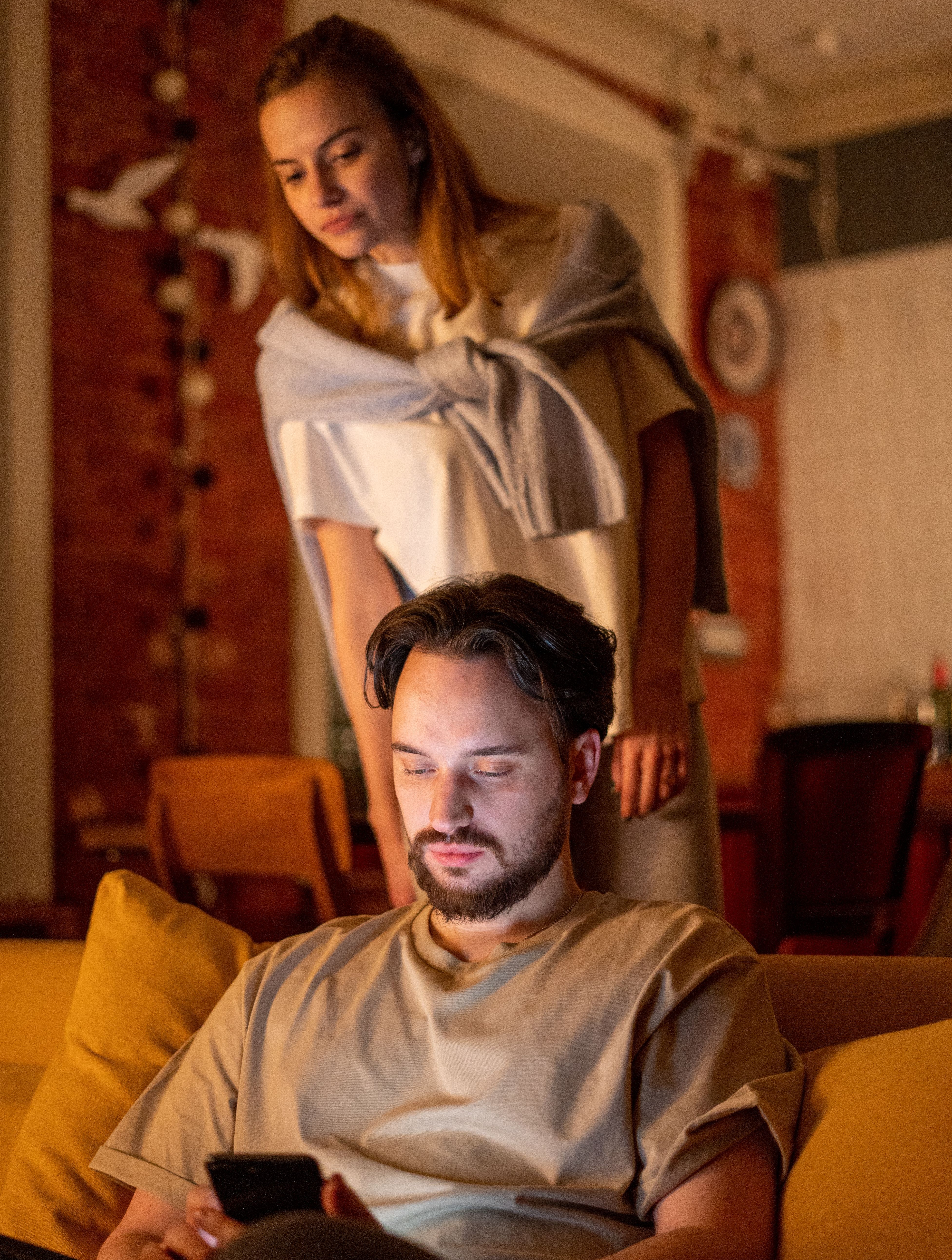 Woman Can’t See How Painfully Obvious Her Male Friend’s Intentions Are When BF Starts Showing Jealousy Woman Can’t See How Painfully Obvious Her Male Friend’s Intentions Are When BF Starts Showing Jealousy
