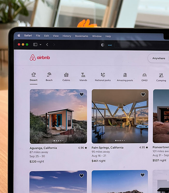 Woman Blasts Airbnb Host After Finding Spiders In Her Rental, But The Internet Turns On Her