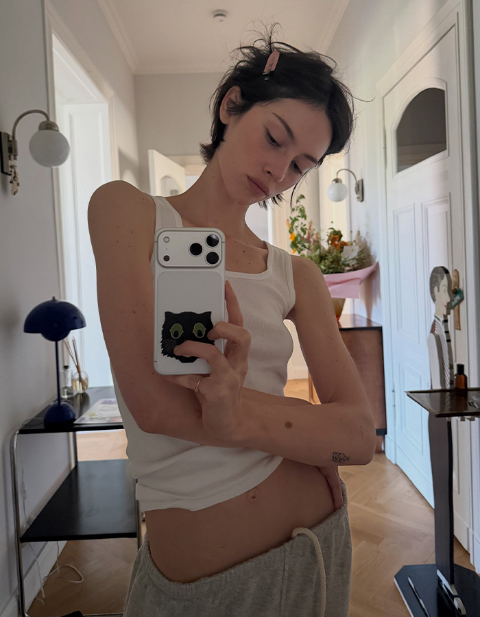 Gracie Abrams’ Transformation At Party Deemed “Concerning” As Fans Fear She’s Victim Of Disturbing Hollywood Trend Gracie Abrams’ Transformation At Party Deemed “Concerning” As Fans Fear She’s Victim Of Disturbing Hollywood Trend