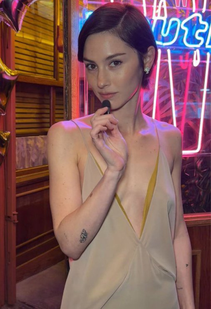 Gracie Abrams’ Transformation At Party Deemed “Concerning” As Fans Fear She’s Victim Of Disturbing Hollywood Trend Gracie Abrams’ Transformation At Party Deemed “Concerning” As Fans Fear She’s Victim Of Disturbing Hollywood Trend
