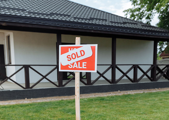 “Read The Fine Print”: Passengers Who Sold Homes To Live On “Permanent Cruise” Told To Get Off Ship “Read The Fine Print”: Passengers Who Sold Homes To Live On “Permanent Cruise” Told To Get Off Ship
