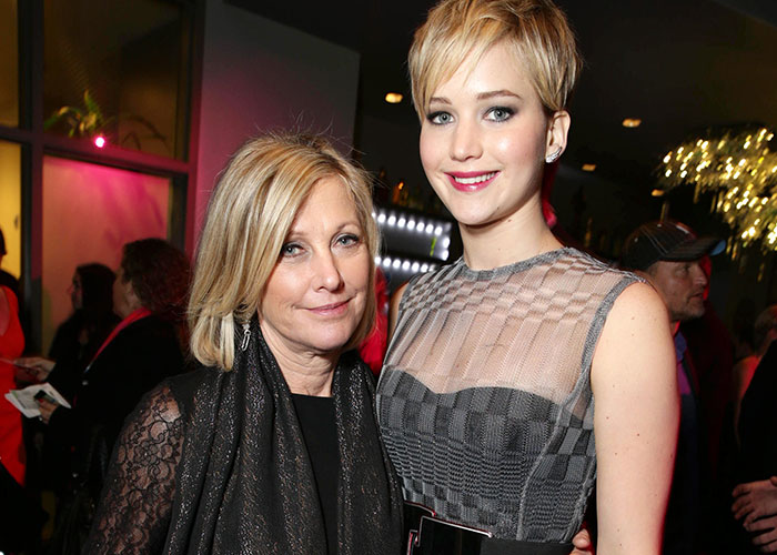 Jennifer Lawrence Reveals Her Mom’s Brutal Comment At ‘The Hunger Games’ Premiere That She Still Thinks About Jennifer Lawrence Reveals Her Mom’s Brutal Comment At ‘The Hunger Games’ Premiere That She Still Thinks About