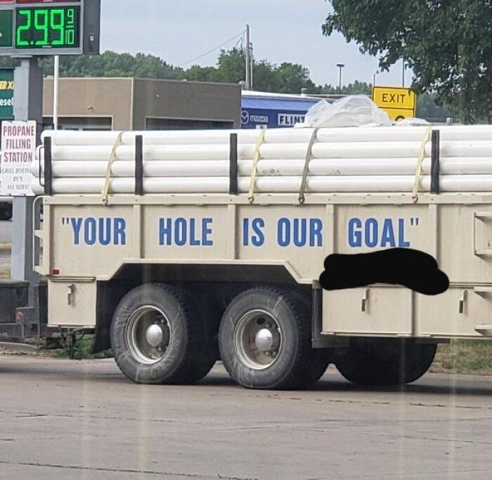 50 Truckers Who Turned Their Vehicles Into Giant Moving Jokes