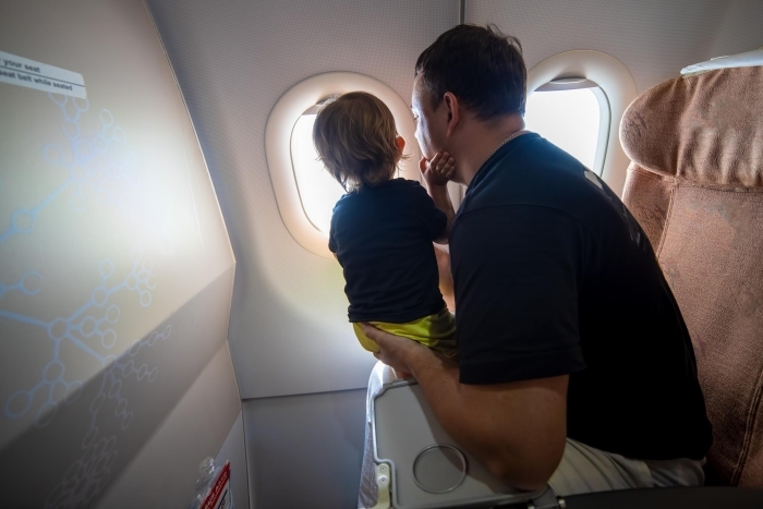 People Applaud This Plane Passenger For Calling Out Gross Dad Who Changed Baby’s Diaper And Kept It People Applaud This Plane Passenger For Calling Out Gross Dad Who Changed Baby’s Diaper And Kept It