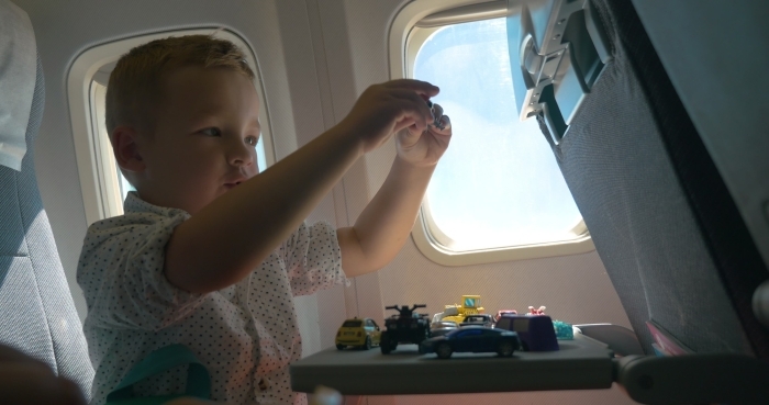 People Applaud This Plane Passenger For Calling Out Gross Dad Who Changed Baby’s Diaper And Kept It People Applaud This Plane Passenger For Calling Out Gross Dad Who Changed Baby’s Diaper And Kept It