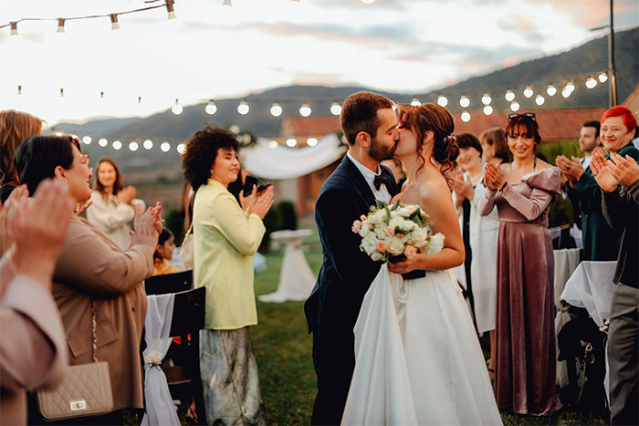 Bride Promised Her Friend The MOH Spot For 15 Years, Then Asked Her To Fetch Drinks At The Wedding Bride Promised Her Friend The MOH Spot For 15 Years, Then Asked Her To Fetch Drinks At The Wedding