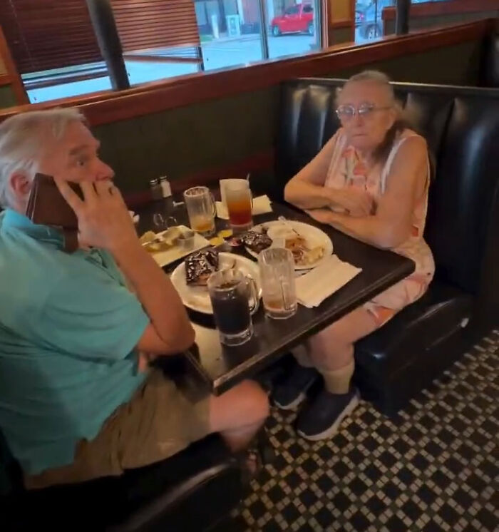 ‘Karen’ Couple Calls Police On Restaurant Manager Over Plate Of Ribs They Refuse To Pay For ‘Karen’ Couple Calls Police On Restaurant Manager Over Plate Of Ribs They Refuse To Pay For