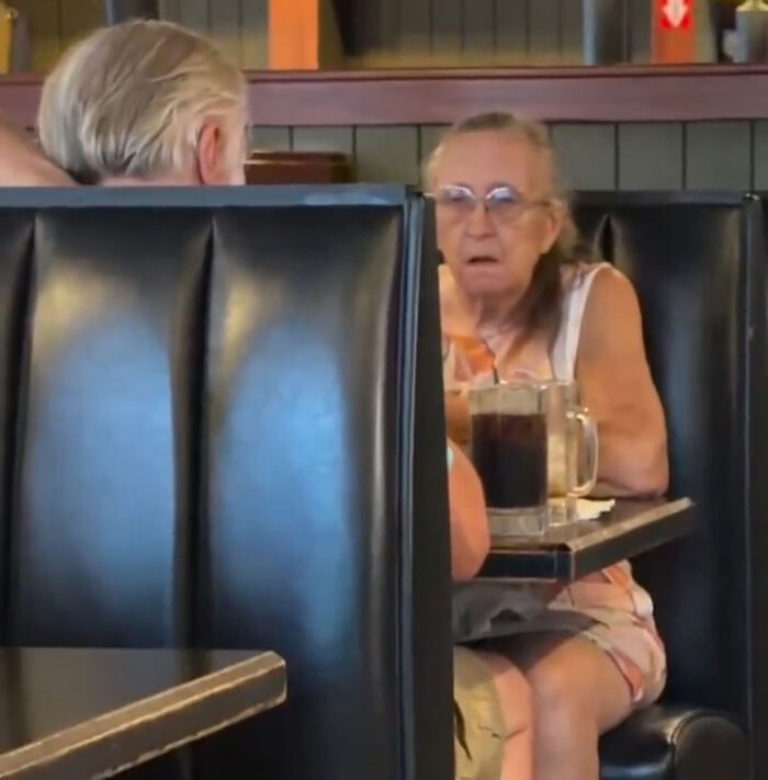 ‘Karen’ Couple Calls Police On Restaurant Manager Over Plate Of Ribs They Refuse To Pay For ‘Karen’ Couple Calls Police On Restaurant Manager Over Plate Of Ribs They Refuse To Pay For