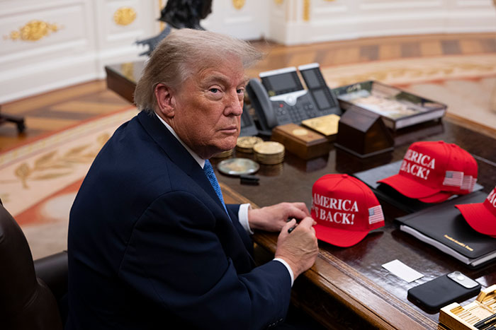 12 Viral Side-By-Side Photos Of Obama And Trump’s Oval Offices As People Make Brutal Comparisons 12 Viral Side-By-Side Photos Of Obama And Trump’s Oval Offices As People Make Brutal Comparisons