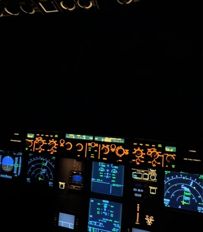“New Fear Unlocked”: Pilot’s Cockpit Video Shocks Millions As Viewers Discover The Reality Of Nighttime Flying “New Fear Unlocked”: Pilot’s Cockpit Video Shocks Millions As Viewers Discover The Reality Of Nighttime Flying