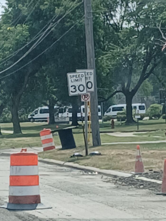 76 Absurd Signs, Products, And Moments That Might Make You Laugh, Groan, And Shake Your Head At Once 76 Absurd Signs, Products, And Moments That Might Make You Laugh, Groan, And Shake Your Head At Once